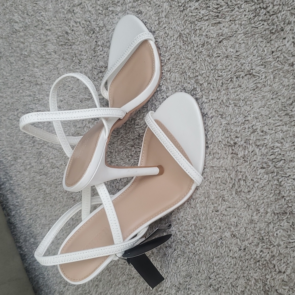 NWT. Heeled Sandals